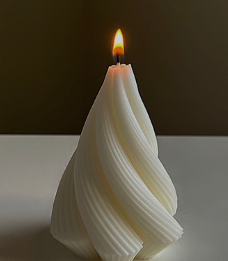 Twist scented candle